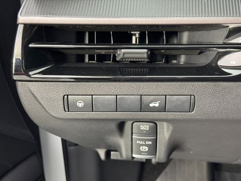 Used 2025 Nissan Murano SV image 16