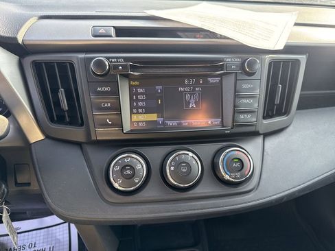 Used 2018 Toyota RAV4 LE FWD image 11