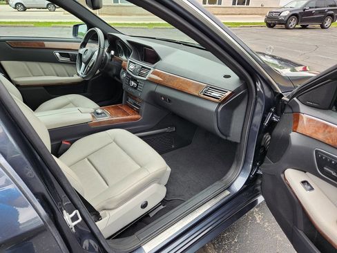 Used 2013 Mercedes-Benz E 350 4MATIC Sedan image 17
