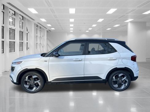 Used 2023 Hyundai Venue Limited image 8