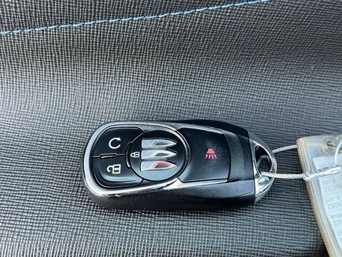 Used 2025 Buick Envista Sport Touring image 21