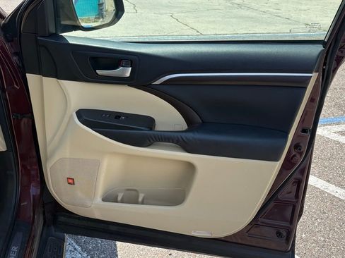 Used 2015 Toyota Highlander Limited w/ Driver Technology Package image 18
