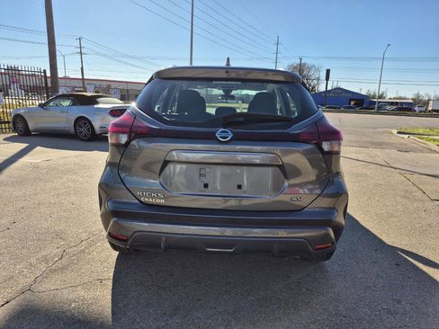 Used 2021 Nissan Kicks SV image 7