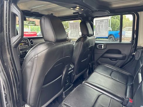 Used 2023 Jeep Wrangler Unlimited Sahara w/ Cold Weather Group AWD/4WD image 29