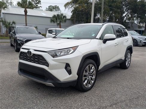 Used 2020 Toyota RAV4 Limited image 8