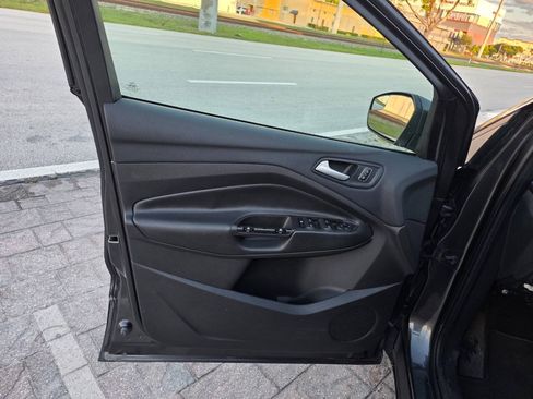 Used 2018 Ford Escape SE FWD image 12