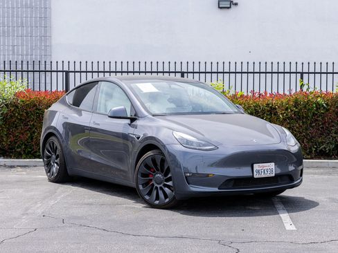 Used 2023 Tesla Model Y Performance AWD/4WD image 8