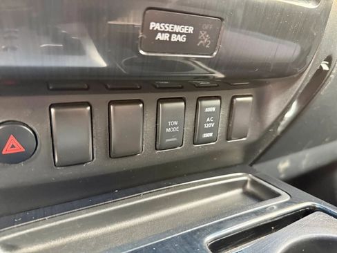 Used 2014 Nissan Titan SV w/ SV Value Truck Package image 15