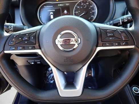 Used 2018 Nissan Kicks SV FWD image 14