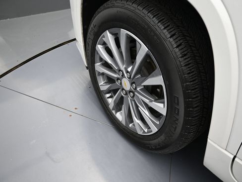 Used 2023 Chevrolet Traverse Premier AWD/4WD image 43