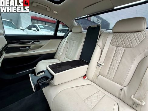 Used 2018 BMW 740i RWD image 41