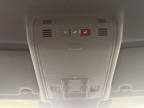 Certified 2024 Volkswagen Tiguan SE image 14