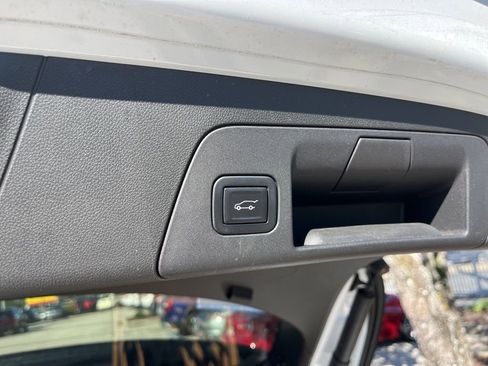 Used 2022 Buick Envision Essence w/ Technology Package I image 20