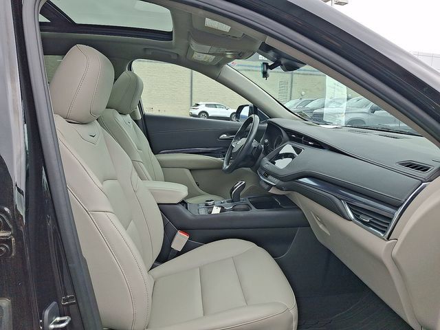 Certified 2023 Cadillac XT4 Luxury w/ Cold Weather Package AWD/4WD image 26