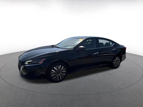 Used 2025 Nissan Altima 2.5 SV image 8