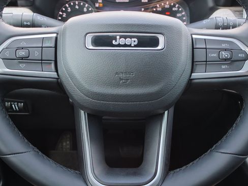 Used 2022 Jeep Compass Latitude image 16