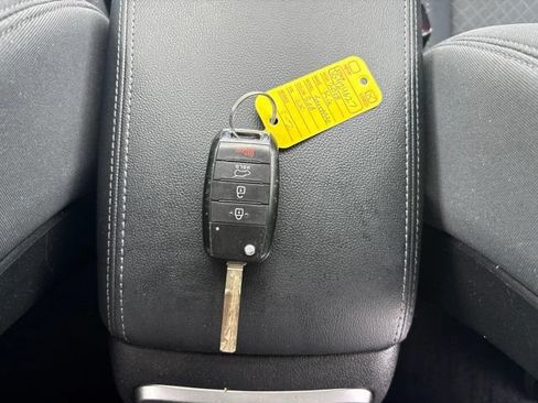 Used 2018 Kia Sorento LX w/ LX V6 Convenience Package AWD/4WD image 16