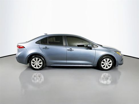 Used 2022 Toyota Corolla LE image 7