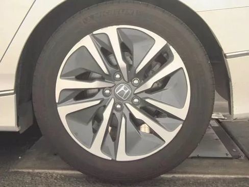 Used 2019 Honda Accord Touring image 15