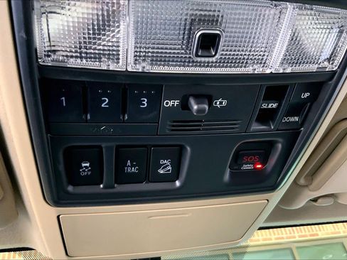 Used 2018 Toyota 4Runner Limited AWD/4WD image 34