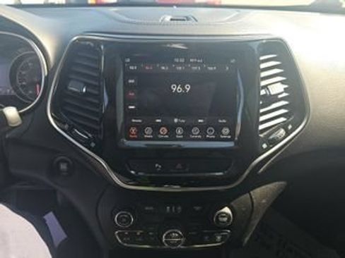 Used 2019 Jeep Cherokee Limited AWD/4WD image 8
