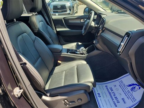 Used 2023 Volvo XC40 B5 Plus image 21