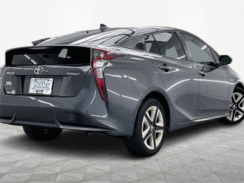 Used 2016 Toyota Prius Three Touring image 2