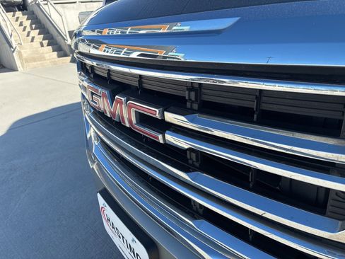 Used 2023 GMC Acadia SLT w/ LPO, Floor Liner Package image 11