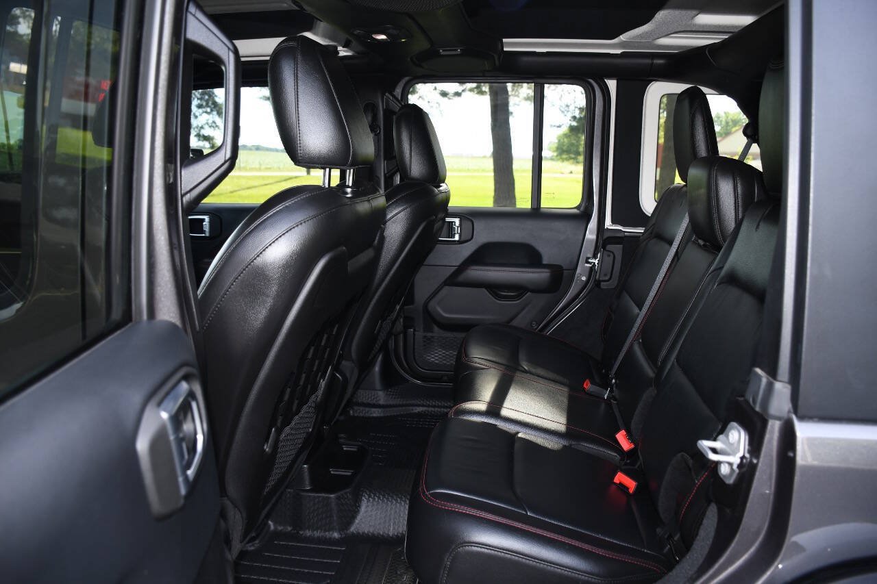 Used 2018 Jeep Wrangler Unlimited Rubicon AWD/4WD image 16
