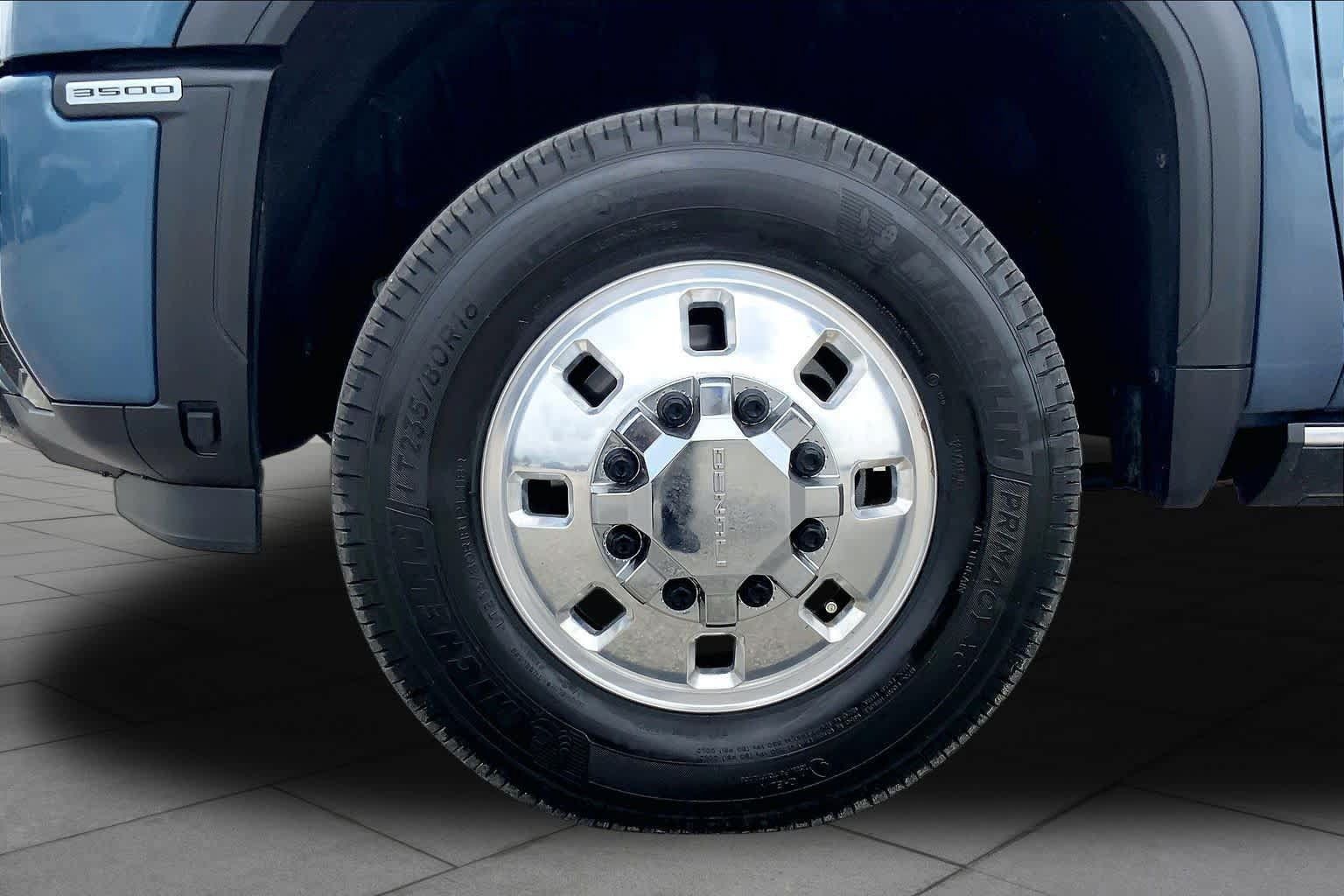 Used 2025 GMC Sierra 3500 Denali Ultimate AWD/4WD image 11