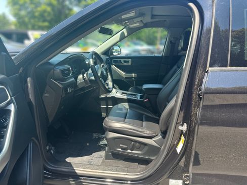 Used 2023 Ford Explorer XLT w/ Equipment Group 202A AWD/4WD image 11