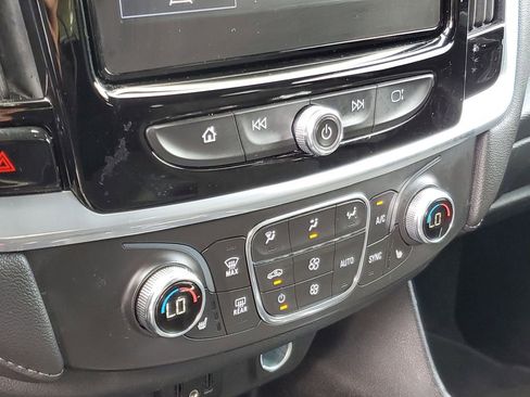 Used 2022 Chevrolet Traverse LT image 23