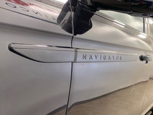 New 2026 Lincoln Navigator L Reserve w/ Jet Appearance Package image 5