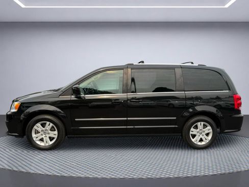 Used 2017 Dodge Grand Caravan Crew FWD image 3
