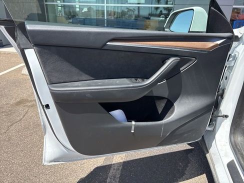 Used 2022 Tesla Model Y Long Range AWD/4WD image 13