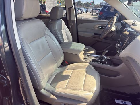 Used 2019 Chevrolet Traverse LT w/ LT Premium Package FWD image 13