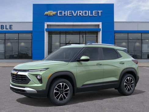 New 2026 Chevrolet TrailBlazer LT w/ LT Cold Weather Package FWD image 2
