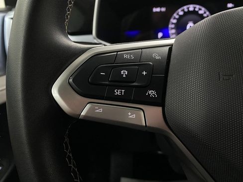 Used 2025 Volkswagen Taos SE image 15