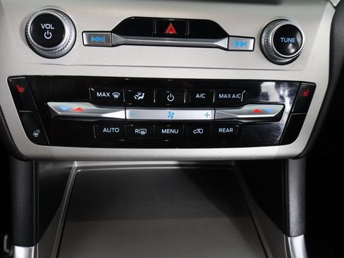 Used 2021 Ford Explorer XLT w/ Equipment Group 202A AWD/4WD image 44