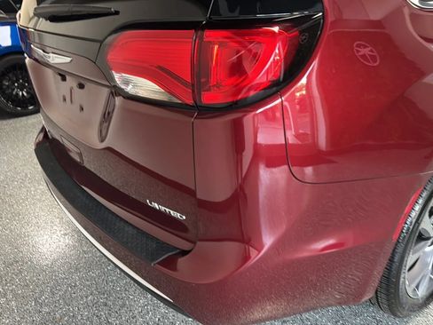 Used 2019 Chrysler Pacifica Limited FWD image 46
