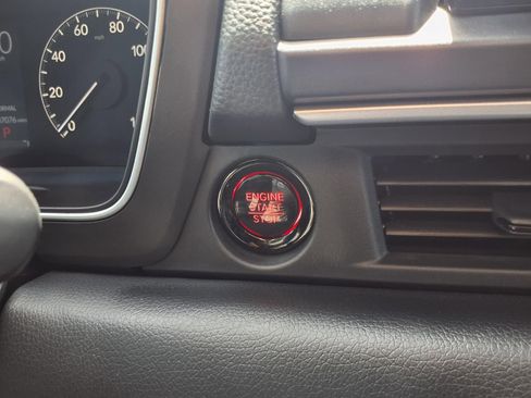 Used 2025 Honda Pilot EX-L image 11