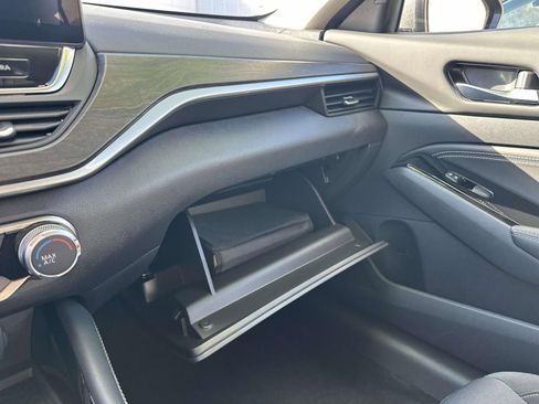 Used 2023 Nissan Altima 2.5 SV w/ SV Premium Package image 18