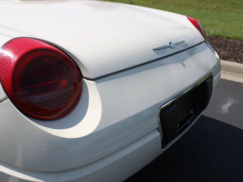 Used 2002 Ford Thunderbird RWD image 9