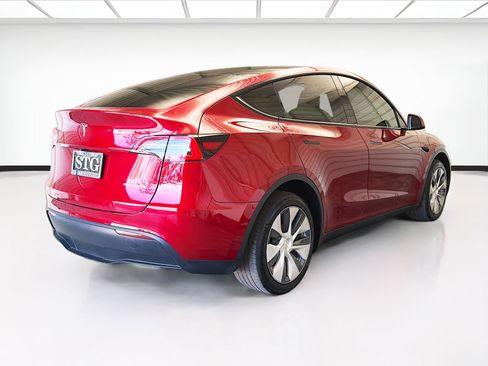 Used 2024 Tesla Model Y Long Range AWD/4WD image 4