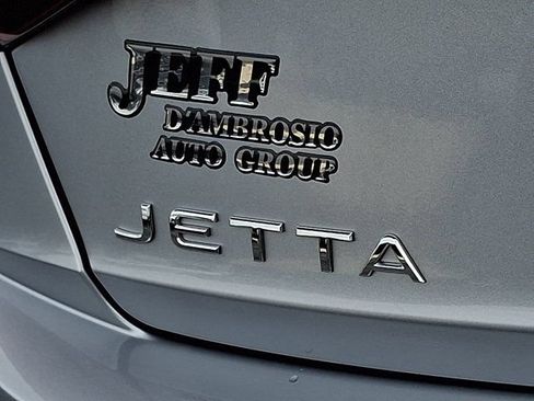 Certified 2023 Volkswagen Jetta SE w/ Panoramic Sunroof Package FWD image 36