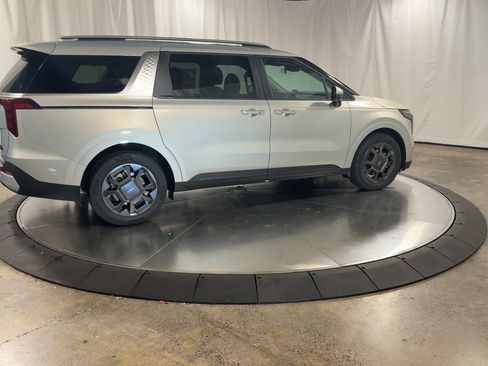 New 2026 Kia Carnival EX image 2
