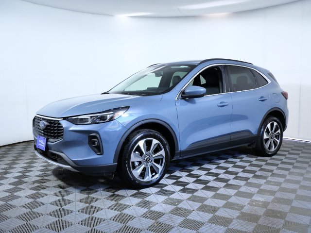 Certified 2025 Ford Escape Platinum AWD/4WD image 2