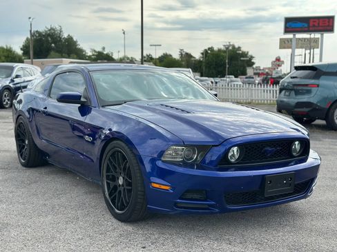 Used 2013 Ford Mustang GT Premium w/ Comfort Pkg RWD image 3