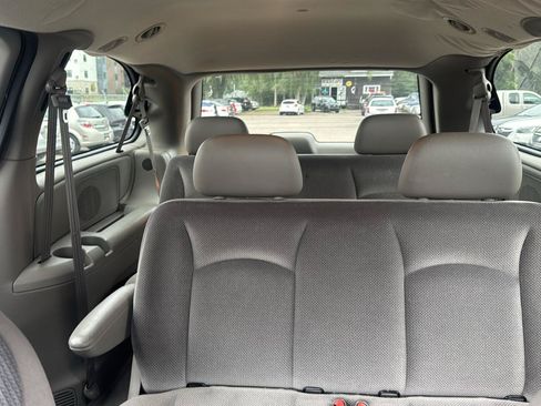 Used 2003 Dodge Grand Caravan SE FWD image 12