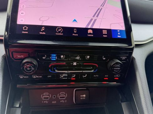 Used 2025 Jeep Grand Cherokee L Limited w/ Luxury Tech Group II RWD image 25